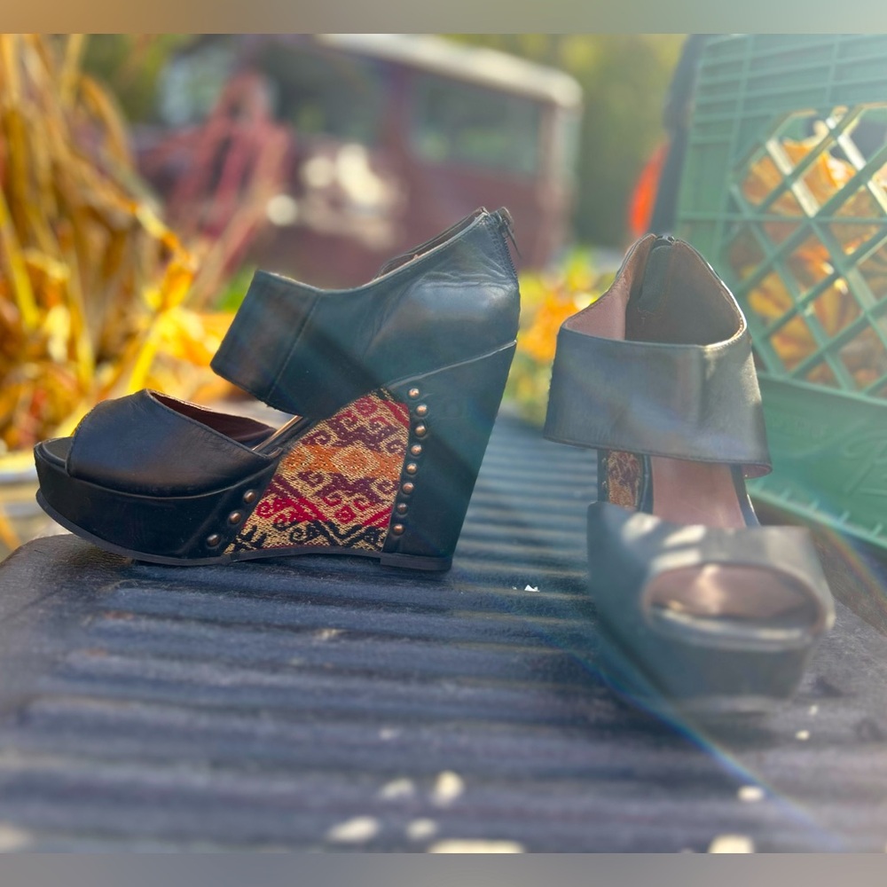 Black wedge heels